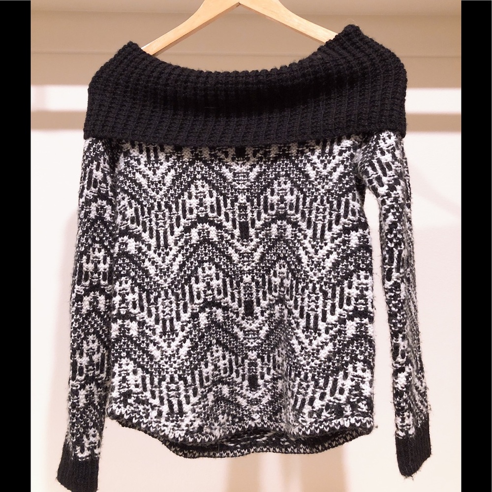 Abercrombie & Fitch Off-shoulder Sweater